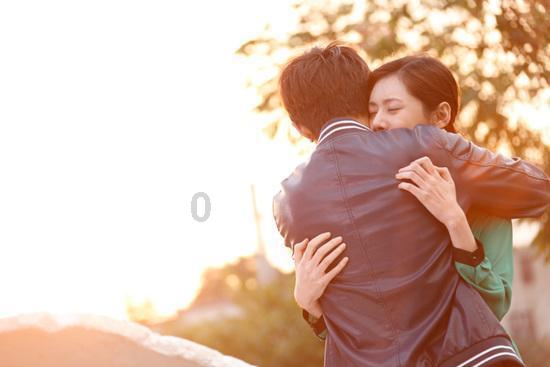 小腿肚子抽筋怎么办？